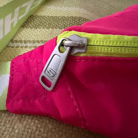 NWOT Sketchers neon pink and neon Fanny pack.  Inner pocket. - Picture 3 of 7